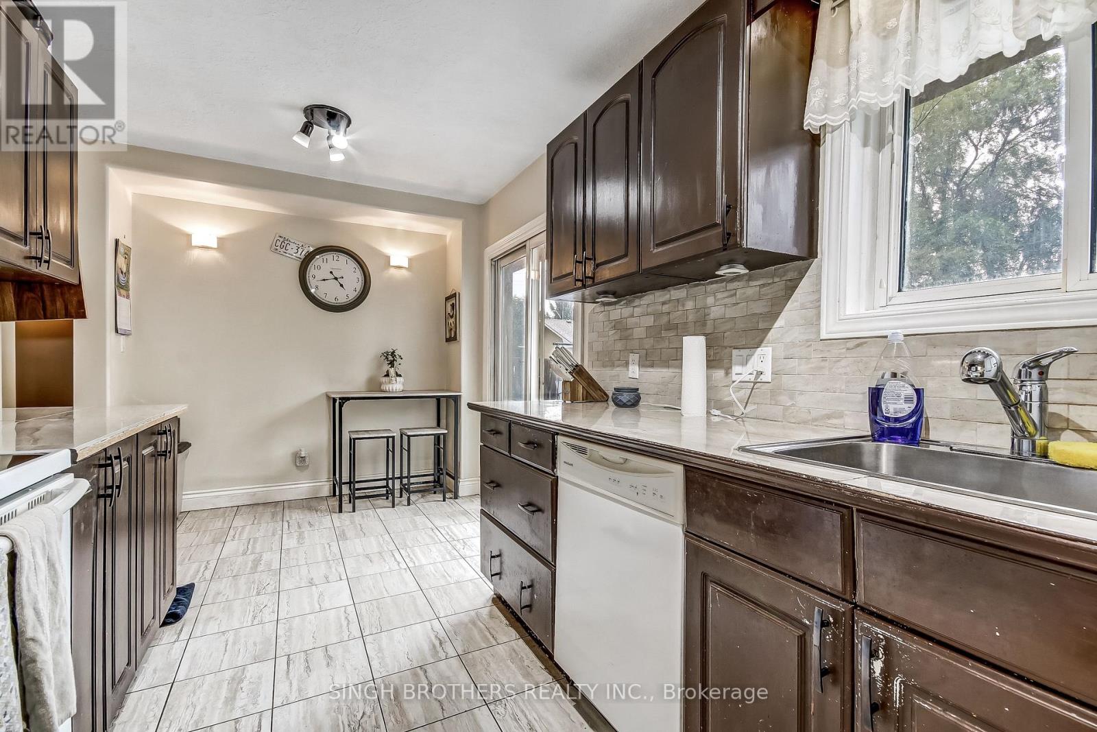 344 SPRINGBANK AVENUE N - 4