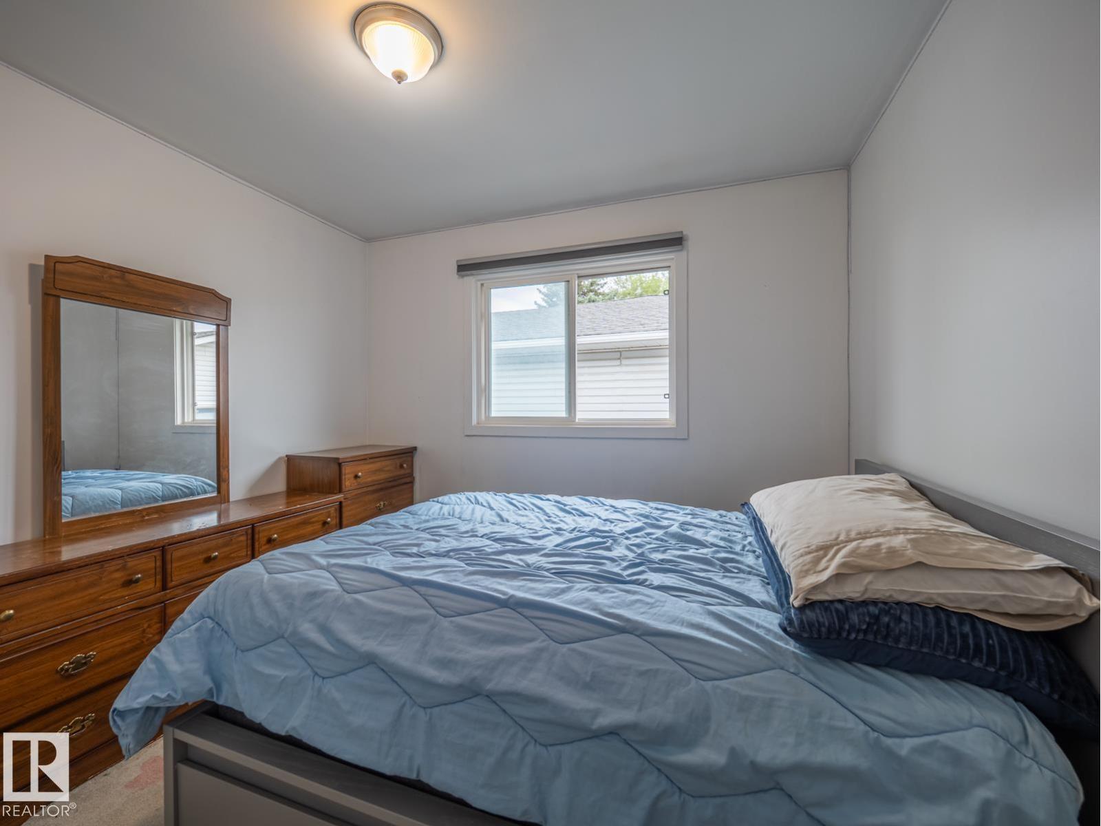 16706 80 AV NW - 11