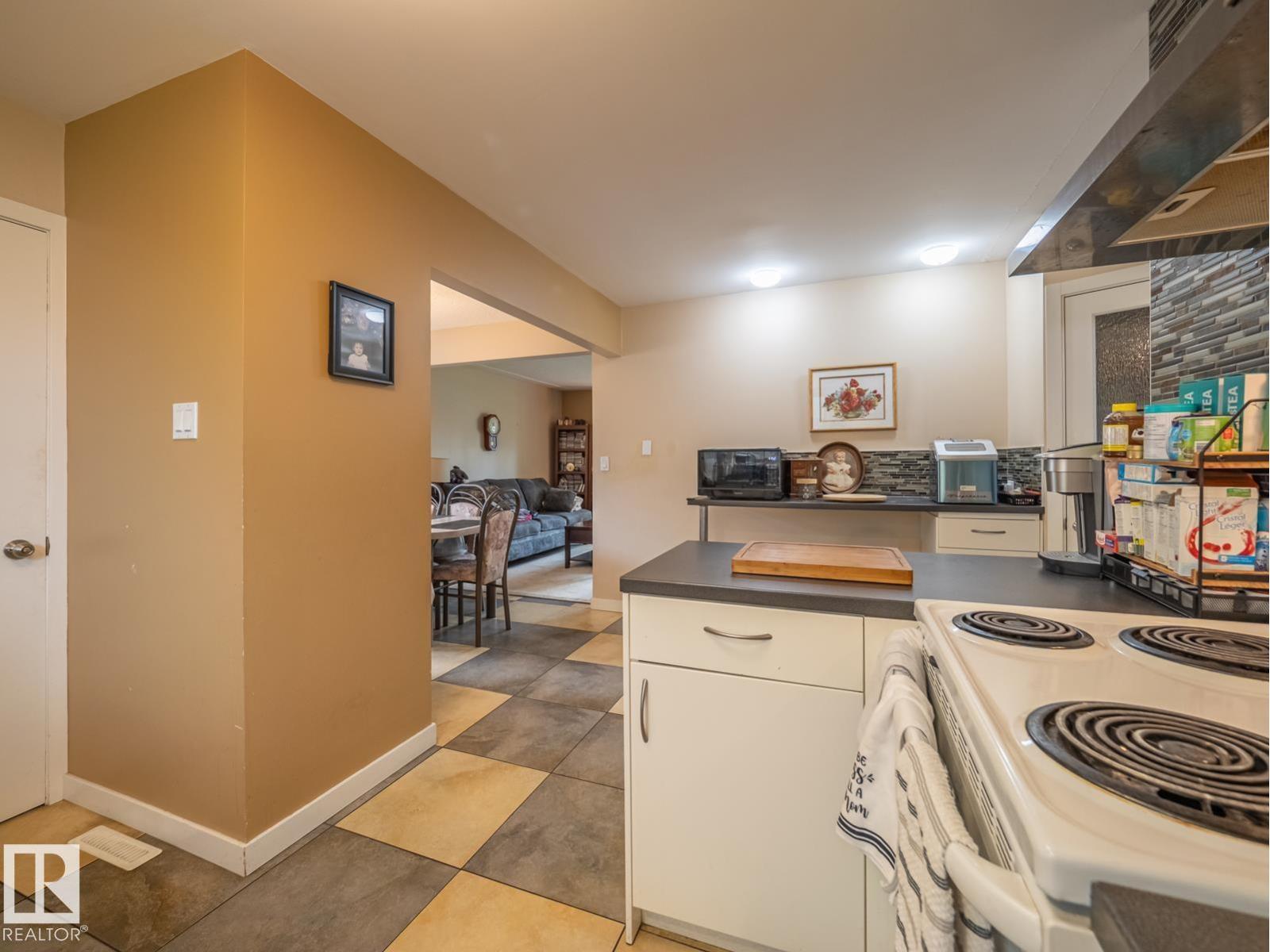 16706 80 AV NW - 5