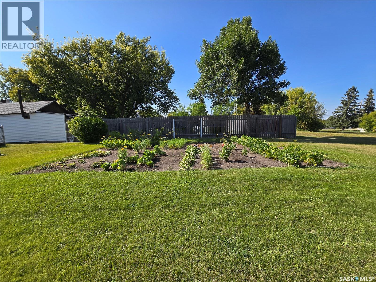 16 Railway AVENUE - 38