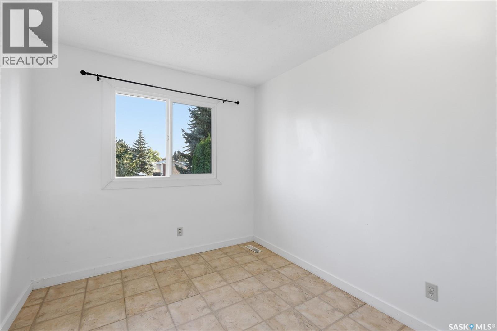 #156 1128 McKercher DRIVE - 17