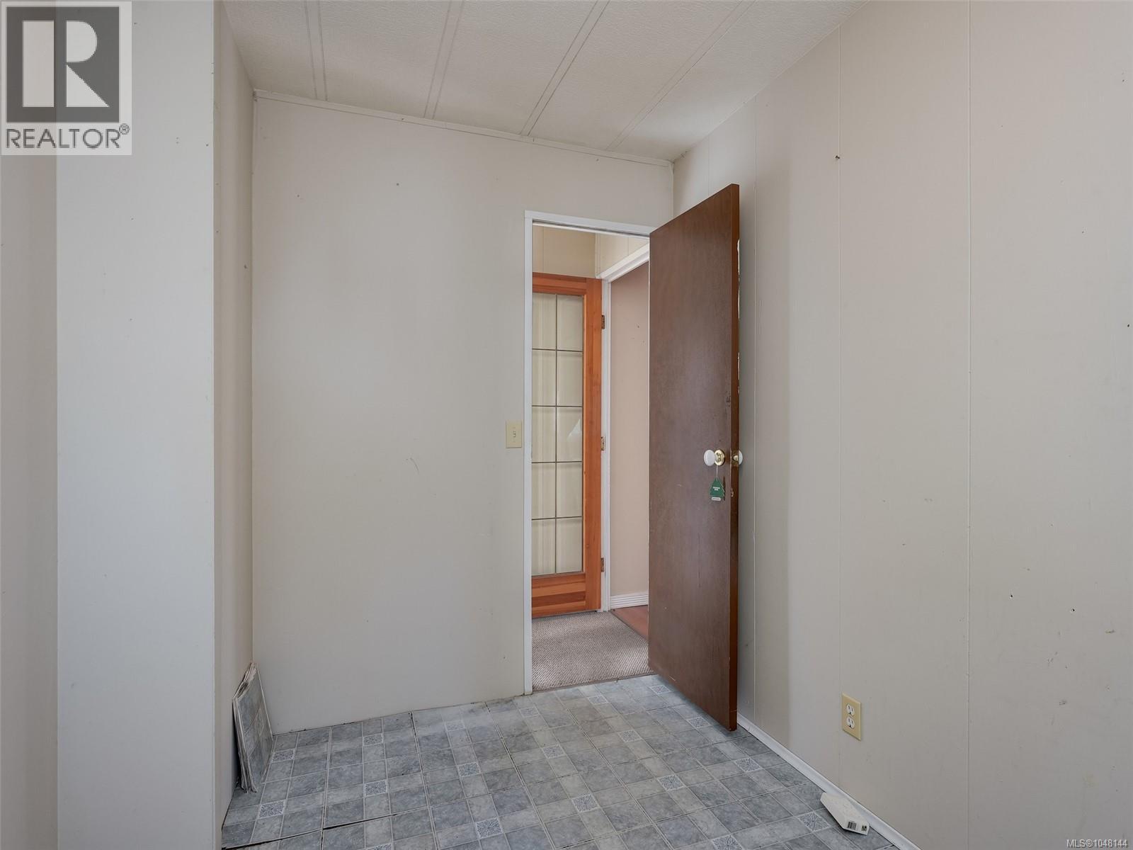 #21 2357 Sooke River Rd - 16