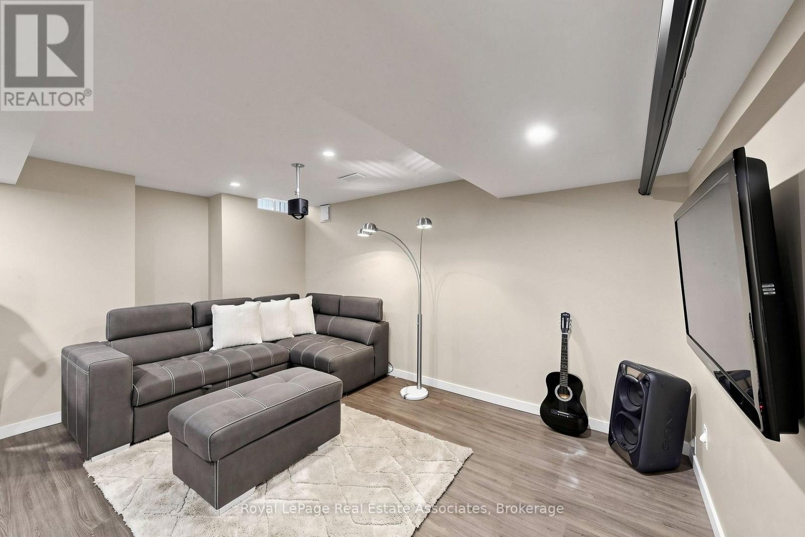 2 PRIMEAU AVENUE - 33