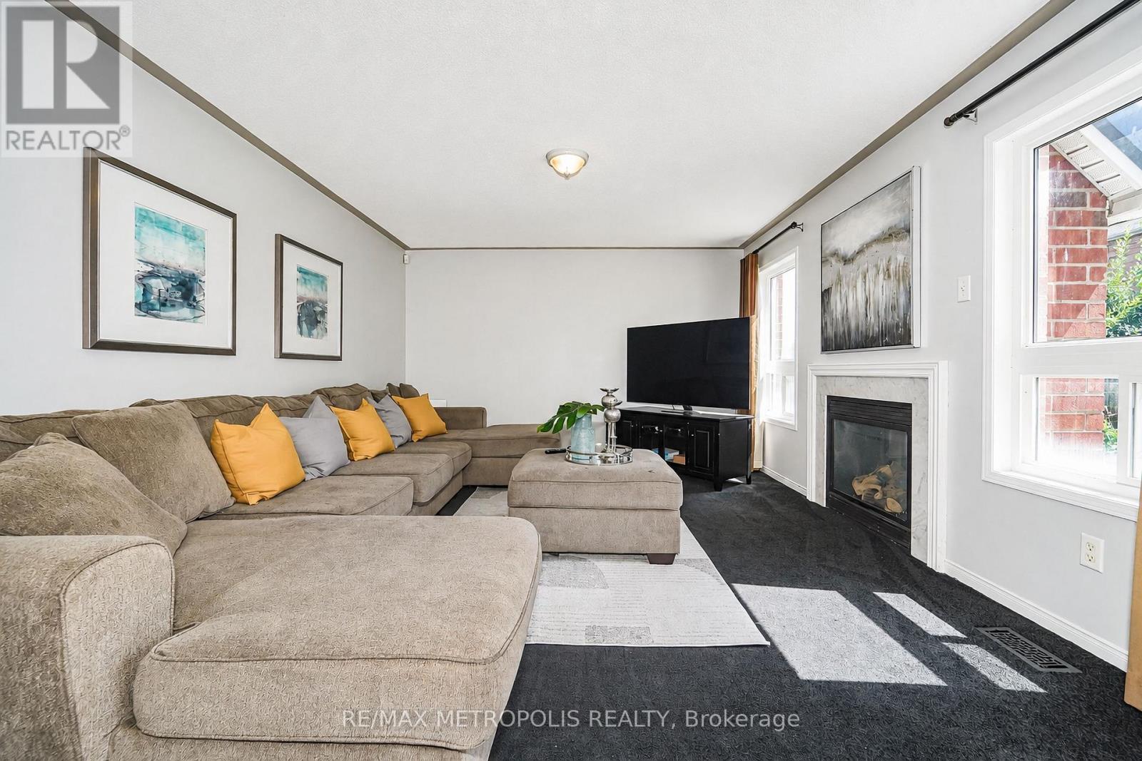 58 DUNWELL CRESCENT - 2