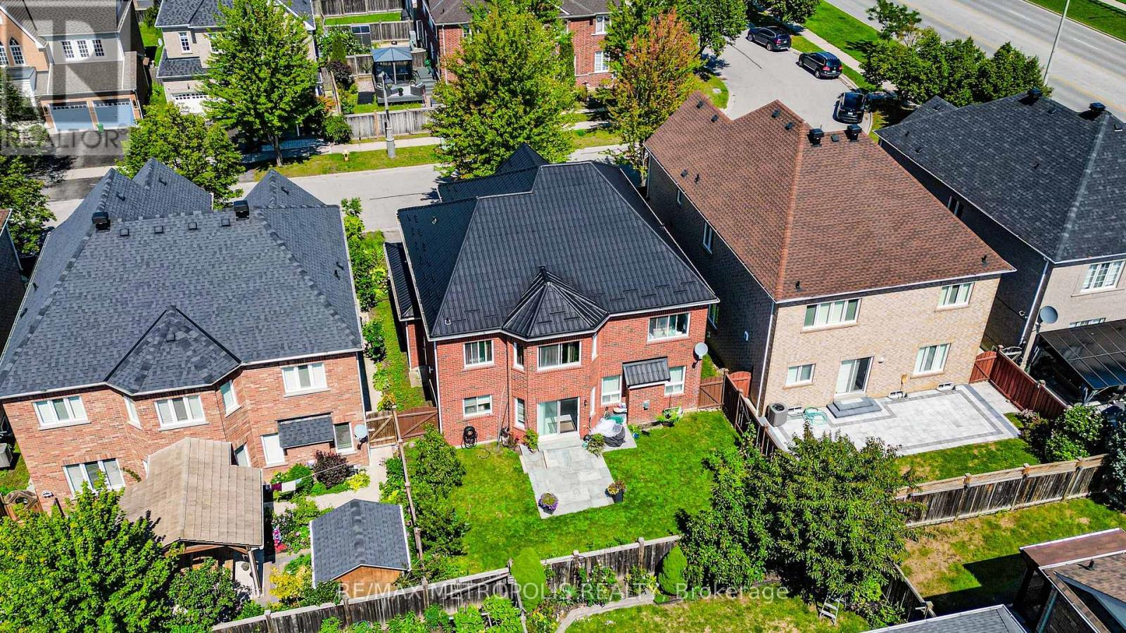 58 DUNWELL CRESCENT - 31