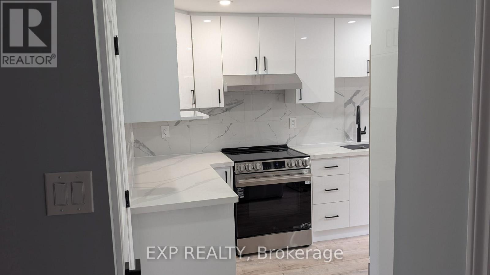 #2 208 Isabella Drive, Orillia, Ontario, L3V8K7, Orillia, Ontario — photo 2 of 5