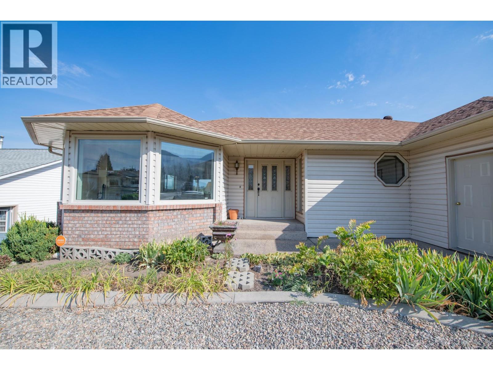 2650 Catherine Crescent photo 4