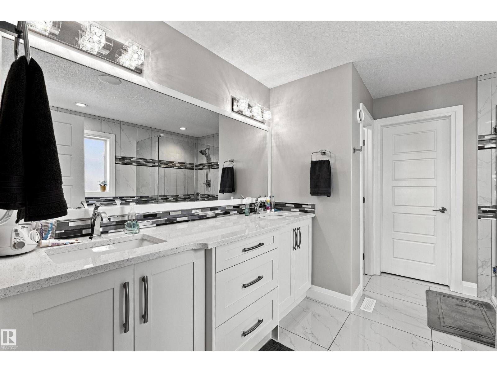 1715 163 ST SW - 25