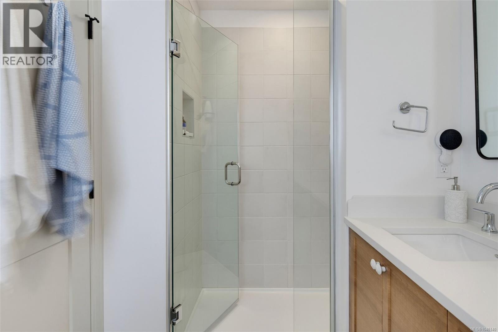 #4 3092 Washington Ave - 30