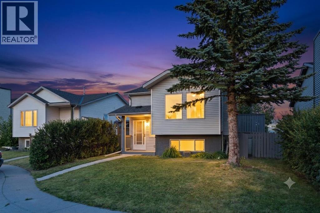 52 Erin Meadows Court SE, Erin Woods, Calgary photo 1
