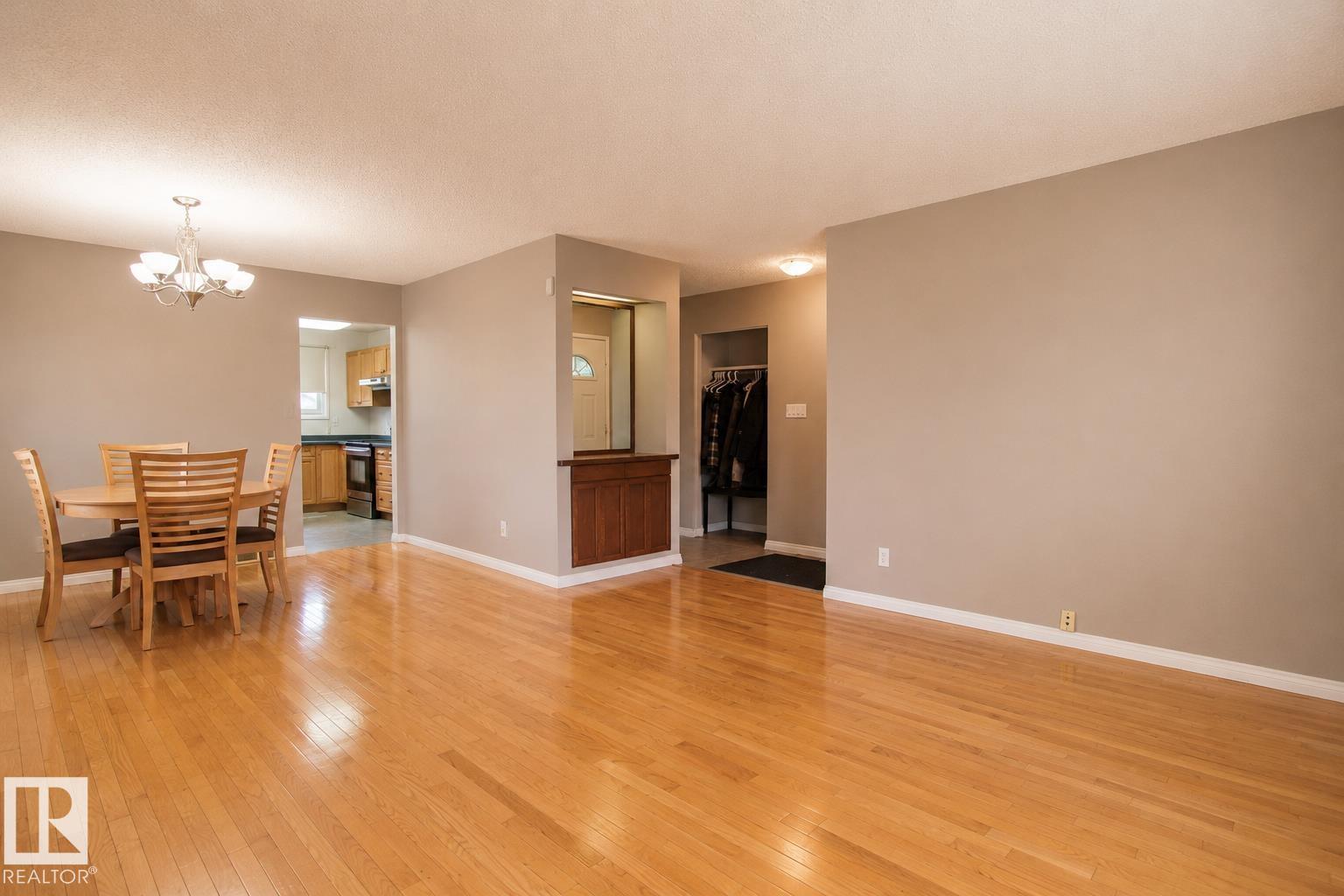 882 KNOTTWOOD RD S NW, Menisa, Edmonton photo 3