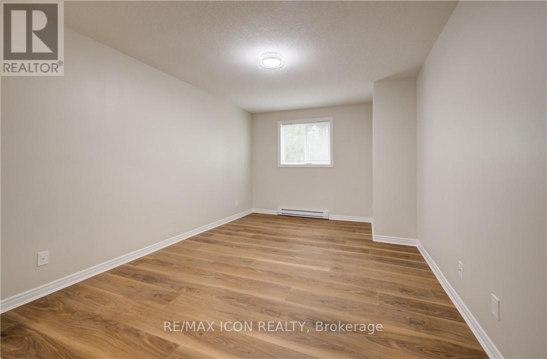 #5 440 DURHAM STREET W - 22