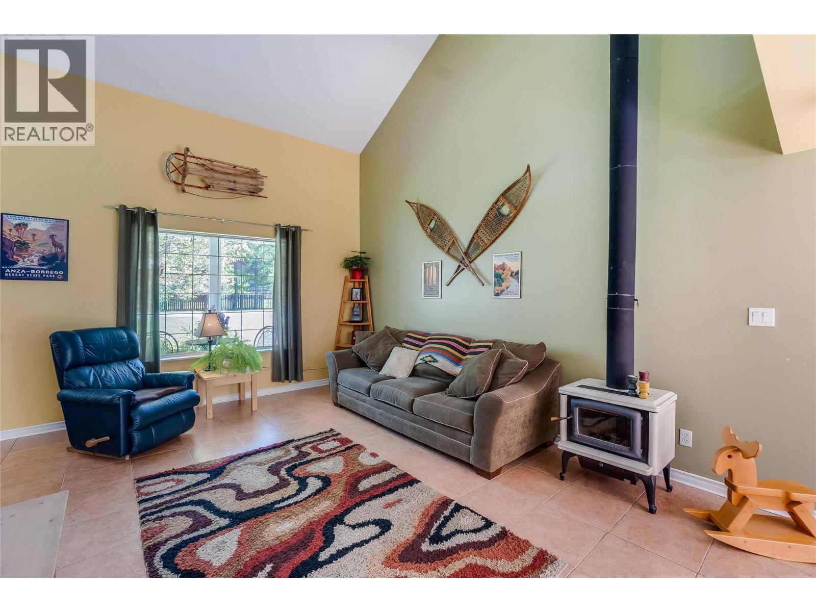 661 C Avenue - Image 16