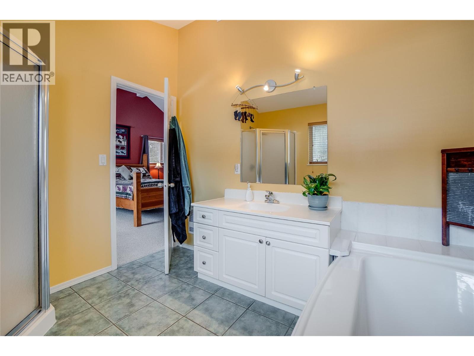 661 C Avenue - Image 40