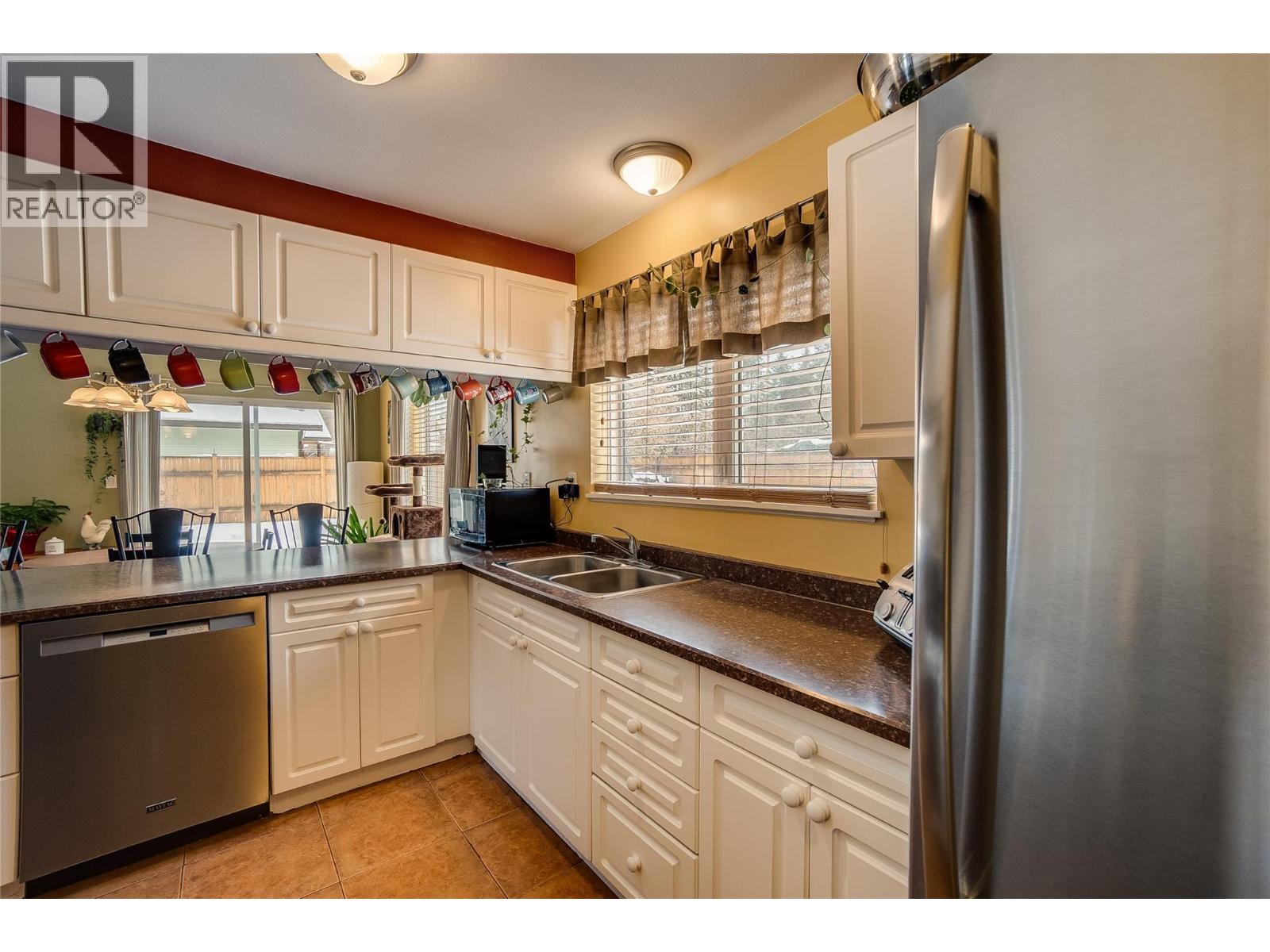661 C Avenue - Image 22