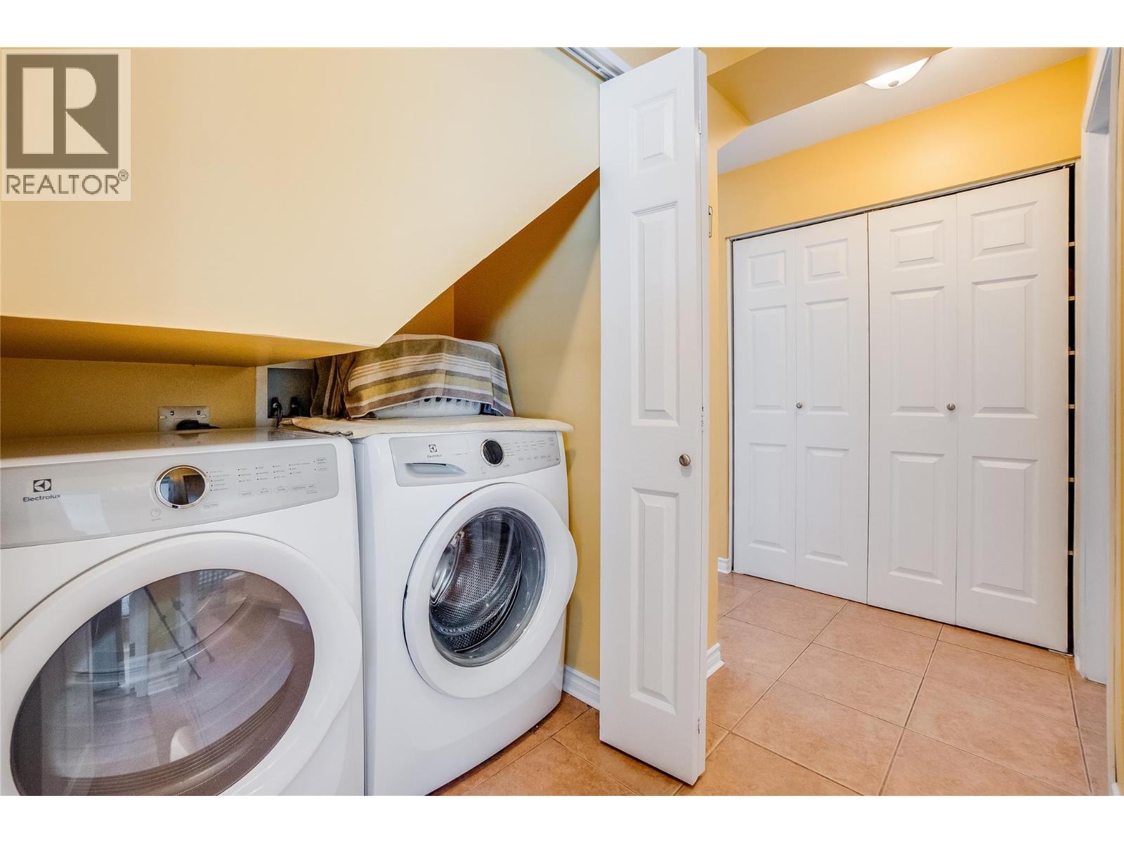 661 C Avenue - Image 31