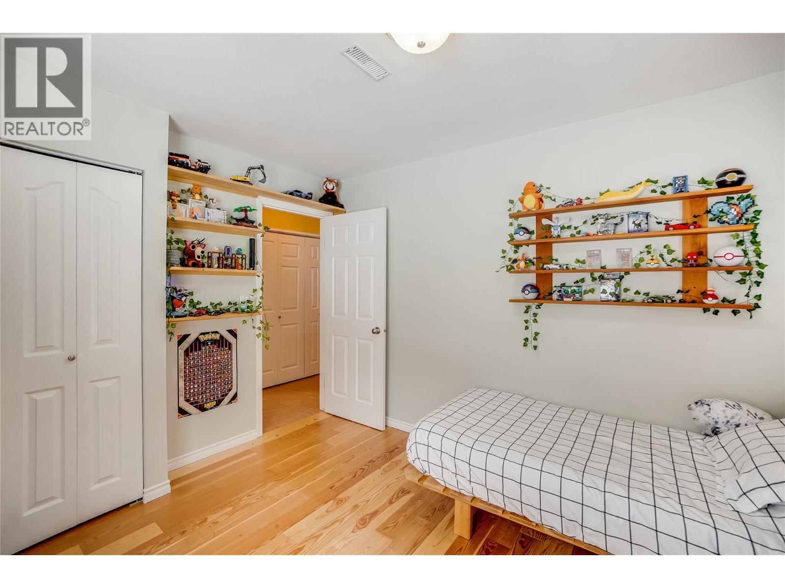 661 C Avenue - Image 26