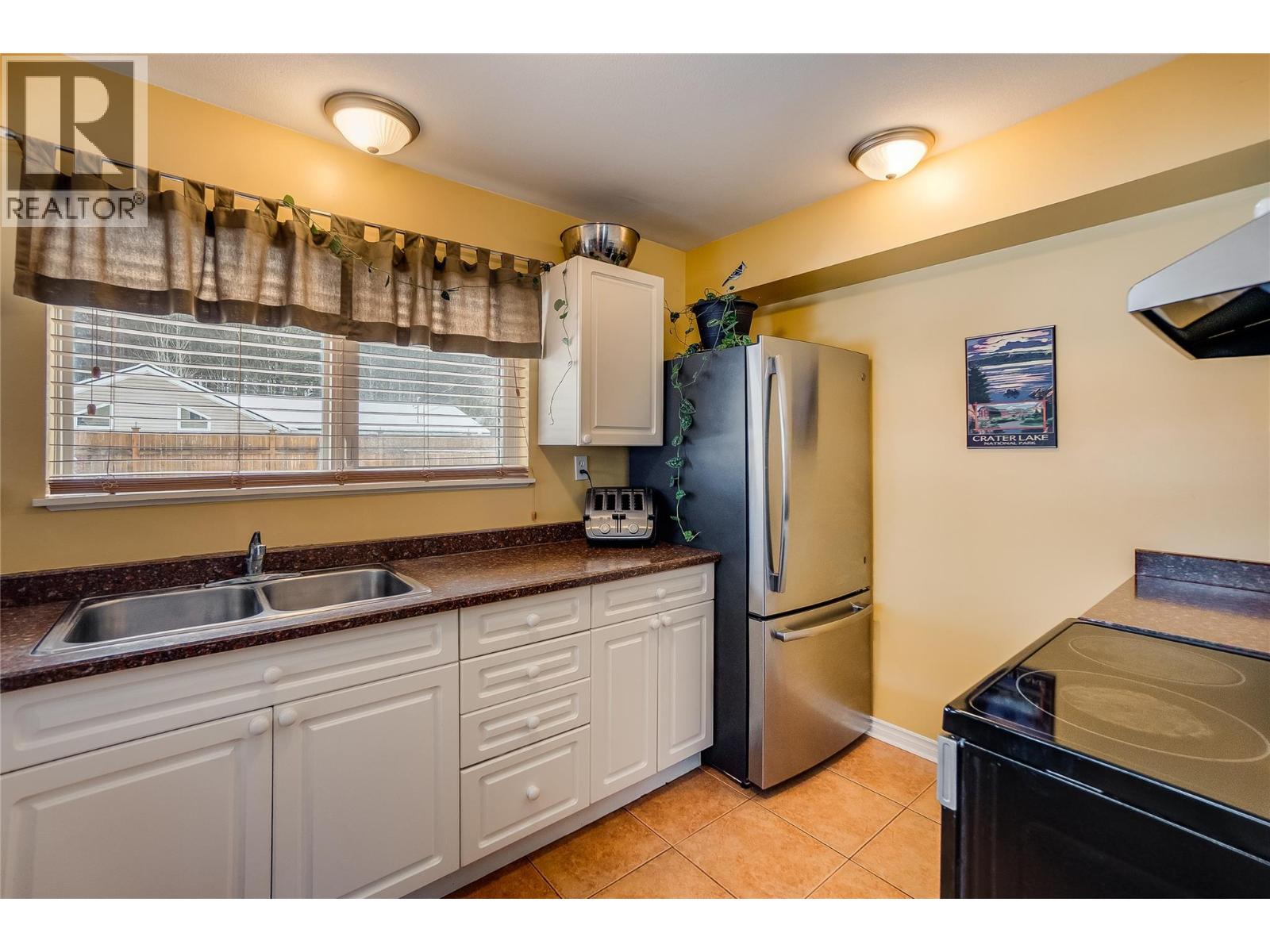 661 C Avenue - Image 23