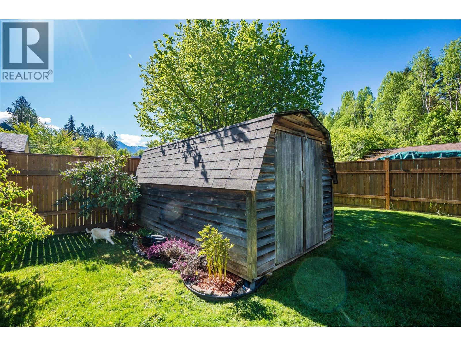661 C Avenue - Image 58
