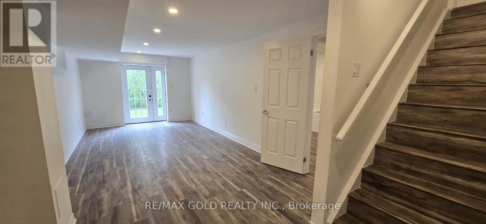1226 Duignan (Lower) Crescent, Milton (FO Ford), Ontario, L9E1C2, Milton (FO Ford), Ontario — photo 5 of 5