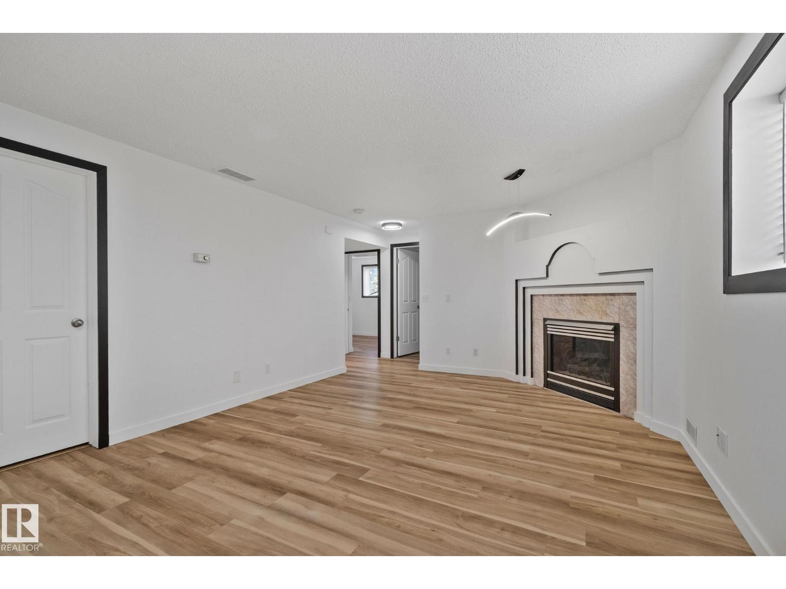 15055 128 ST NW - 10
