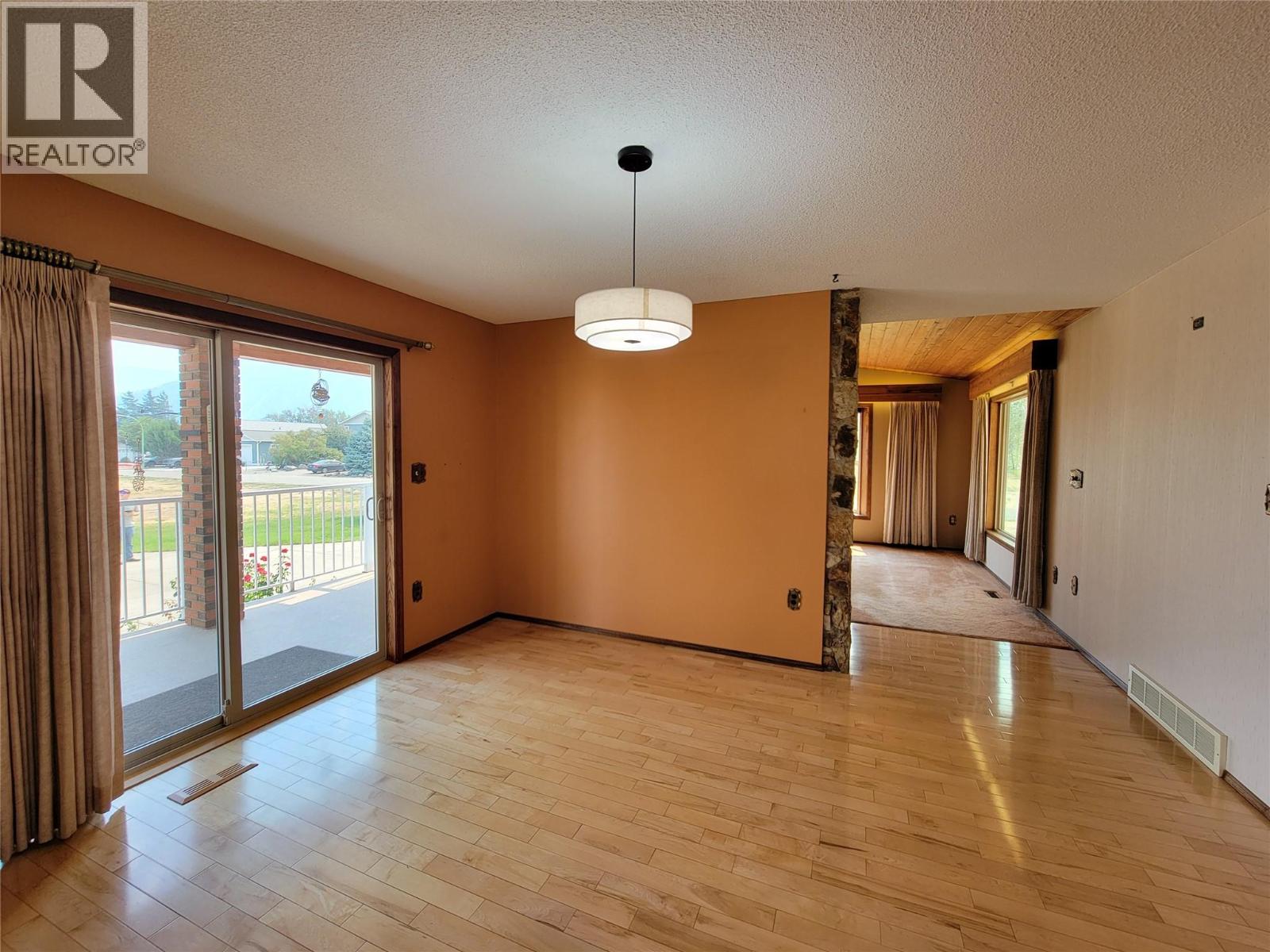 230 12th Avenue, Keremeos