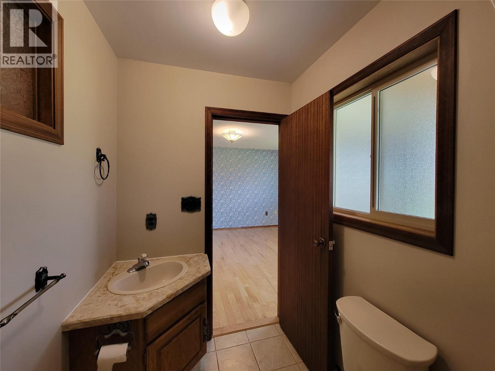 230 12th Avenue, Keremeos