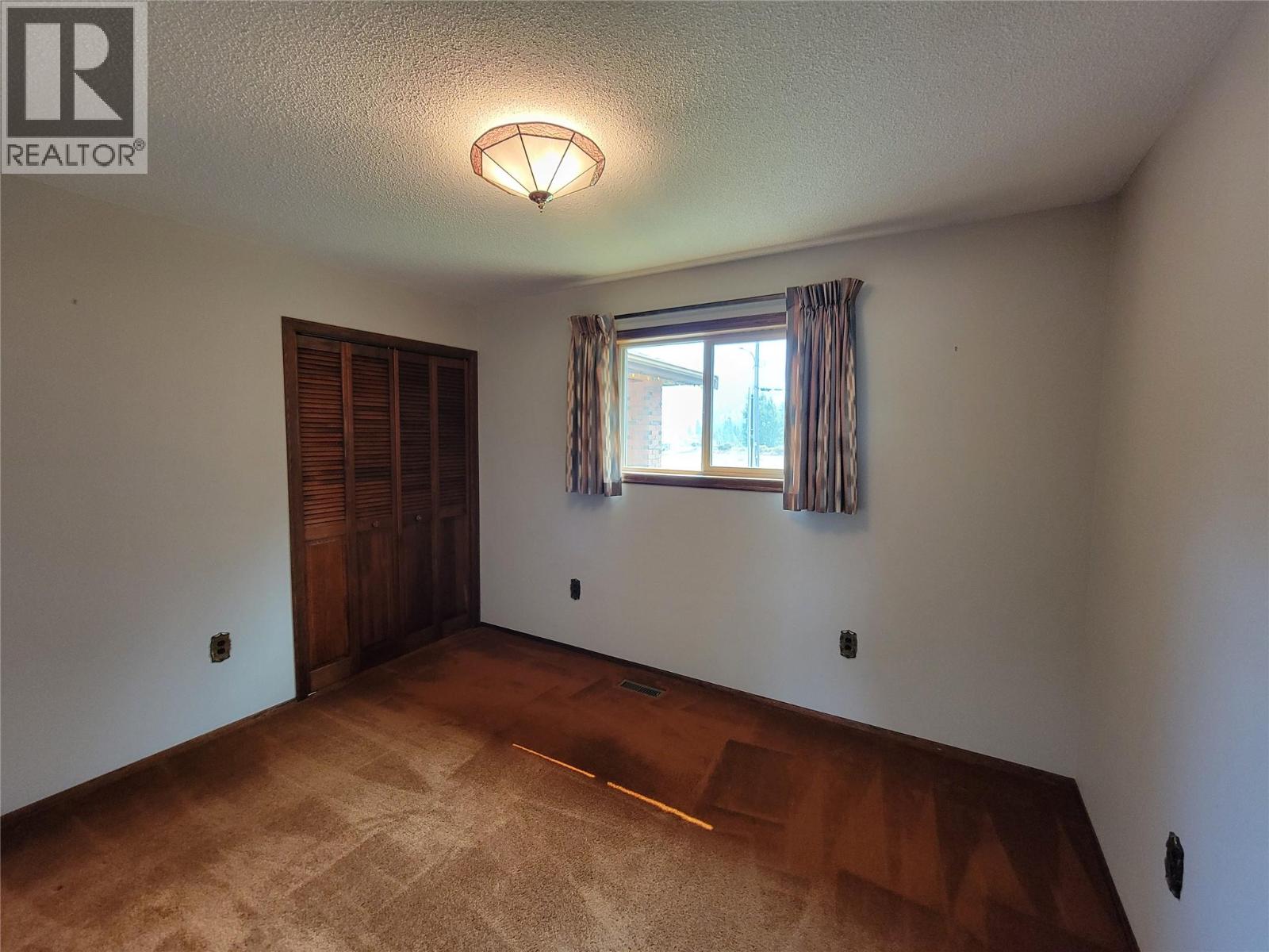 230 12th Avenue, Keremeos