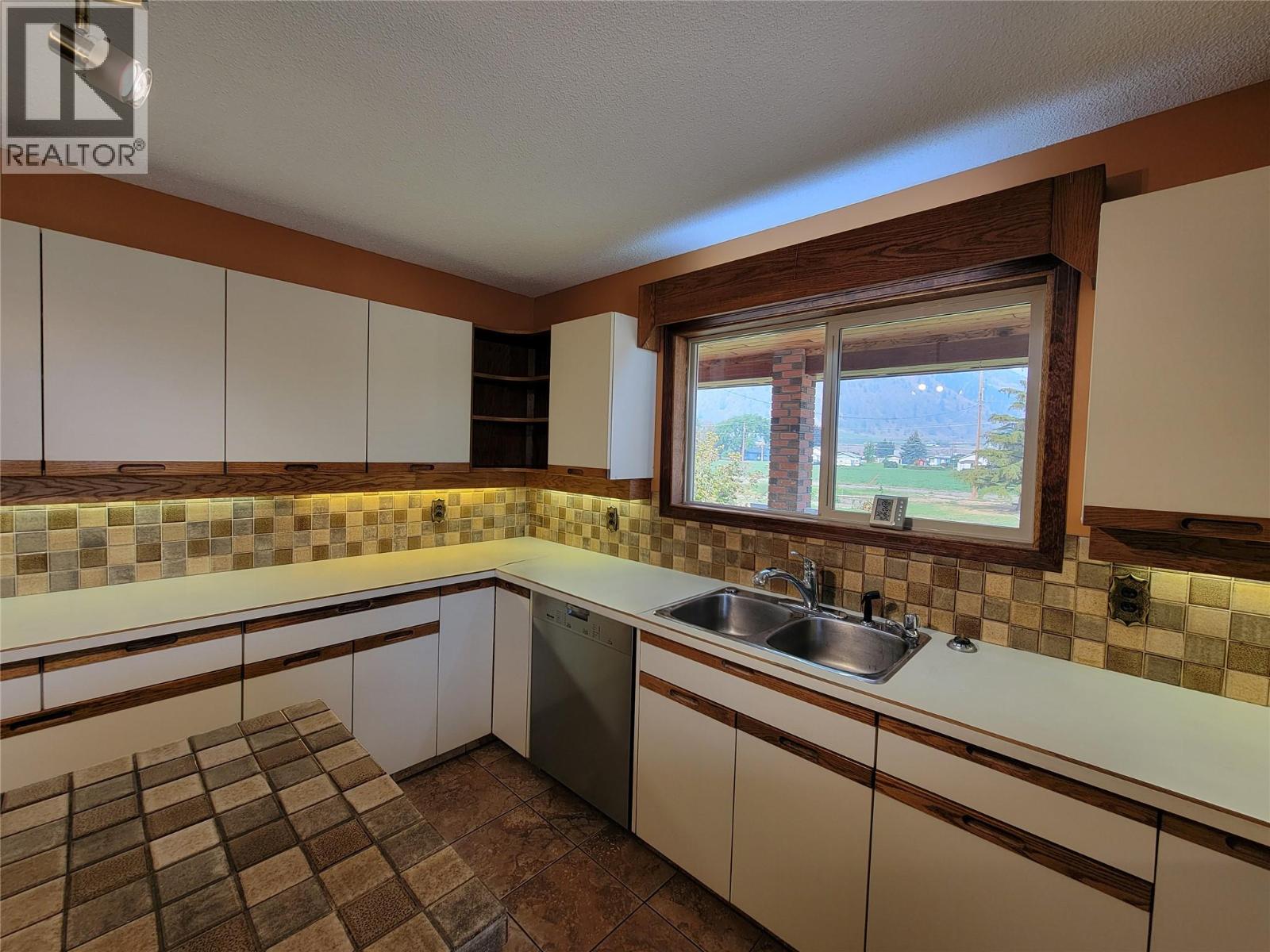 230 12th Avenue, Keremeos