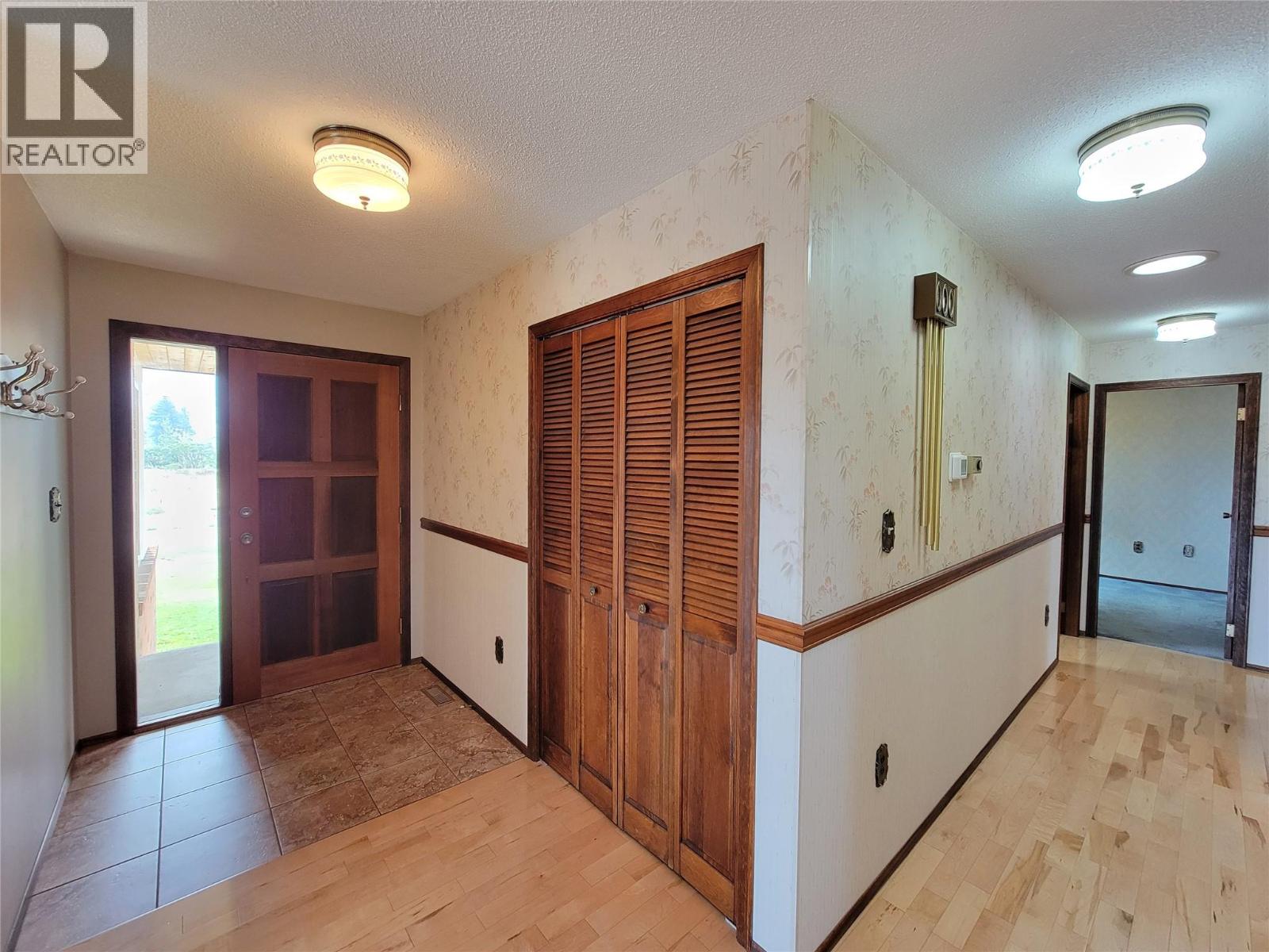 230 12th Avenue, Keremeos