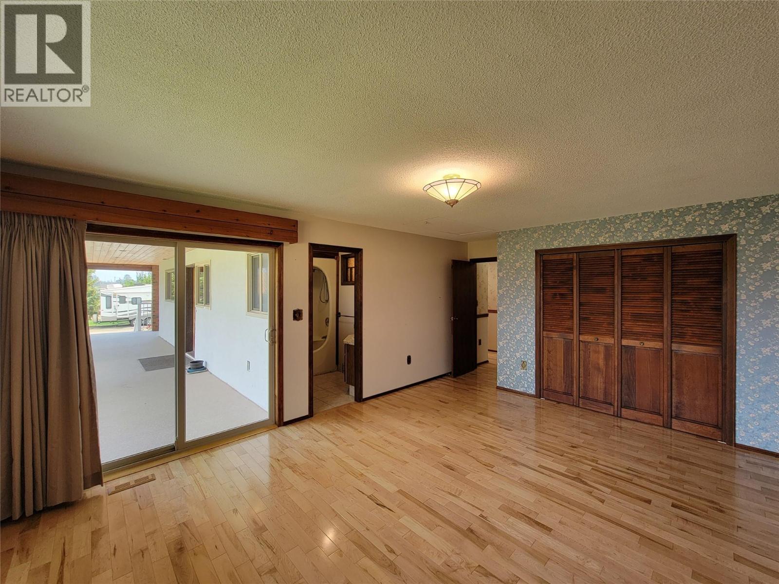 230 12th Avenue, Keremeos