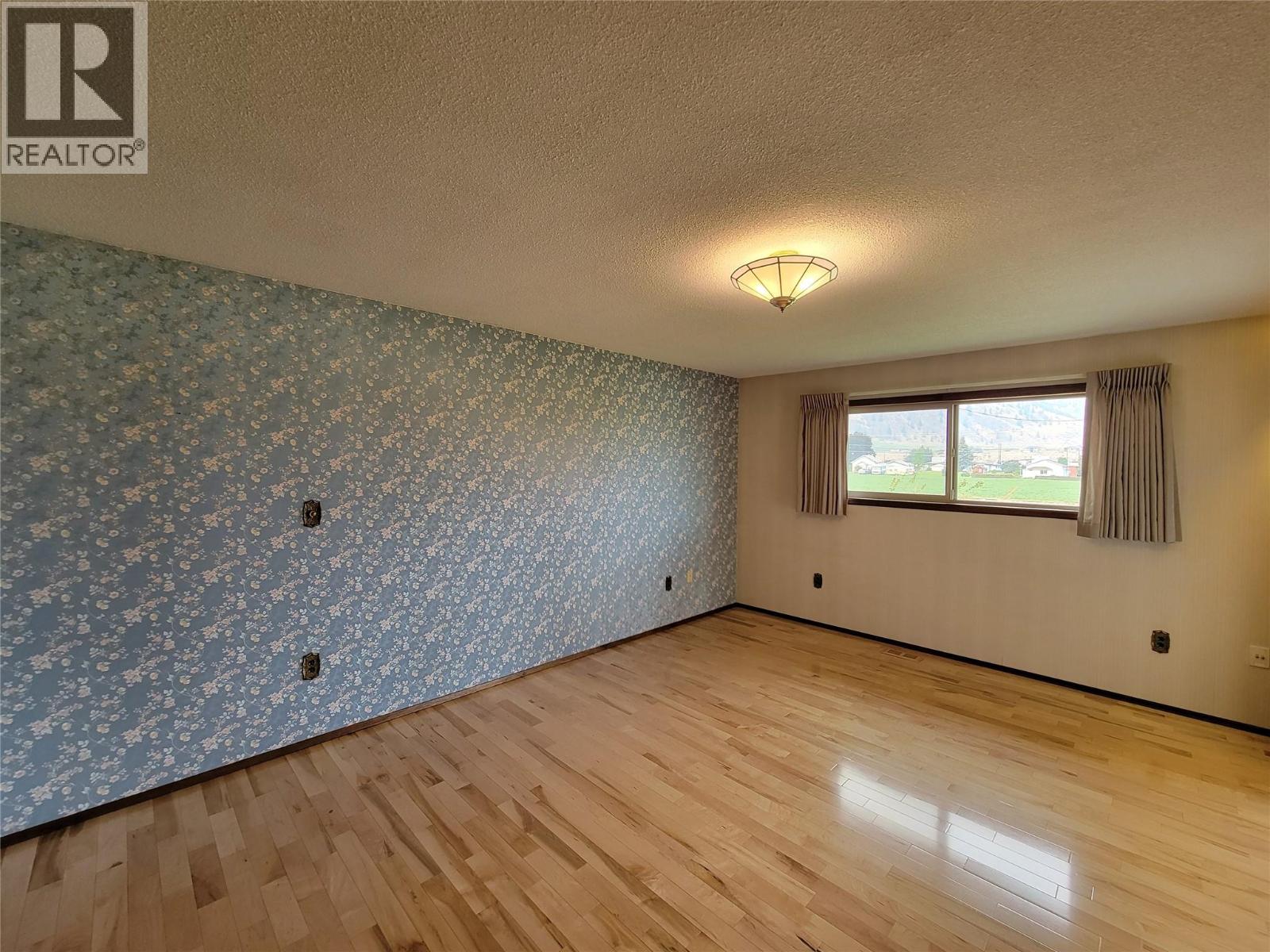230 12th Avenue, Keremeos