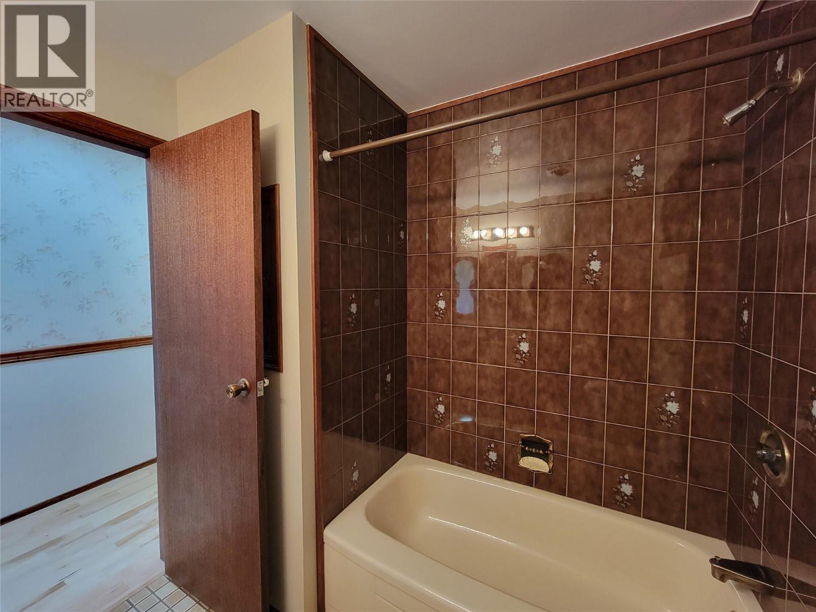 230 12th Avenue, Keremeos