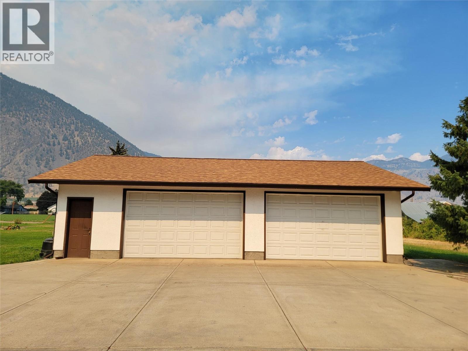 230 12th Avenue, Keremeos