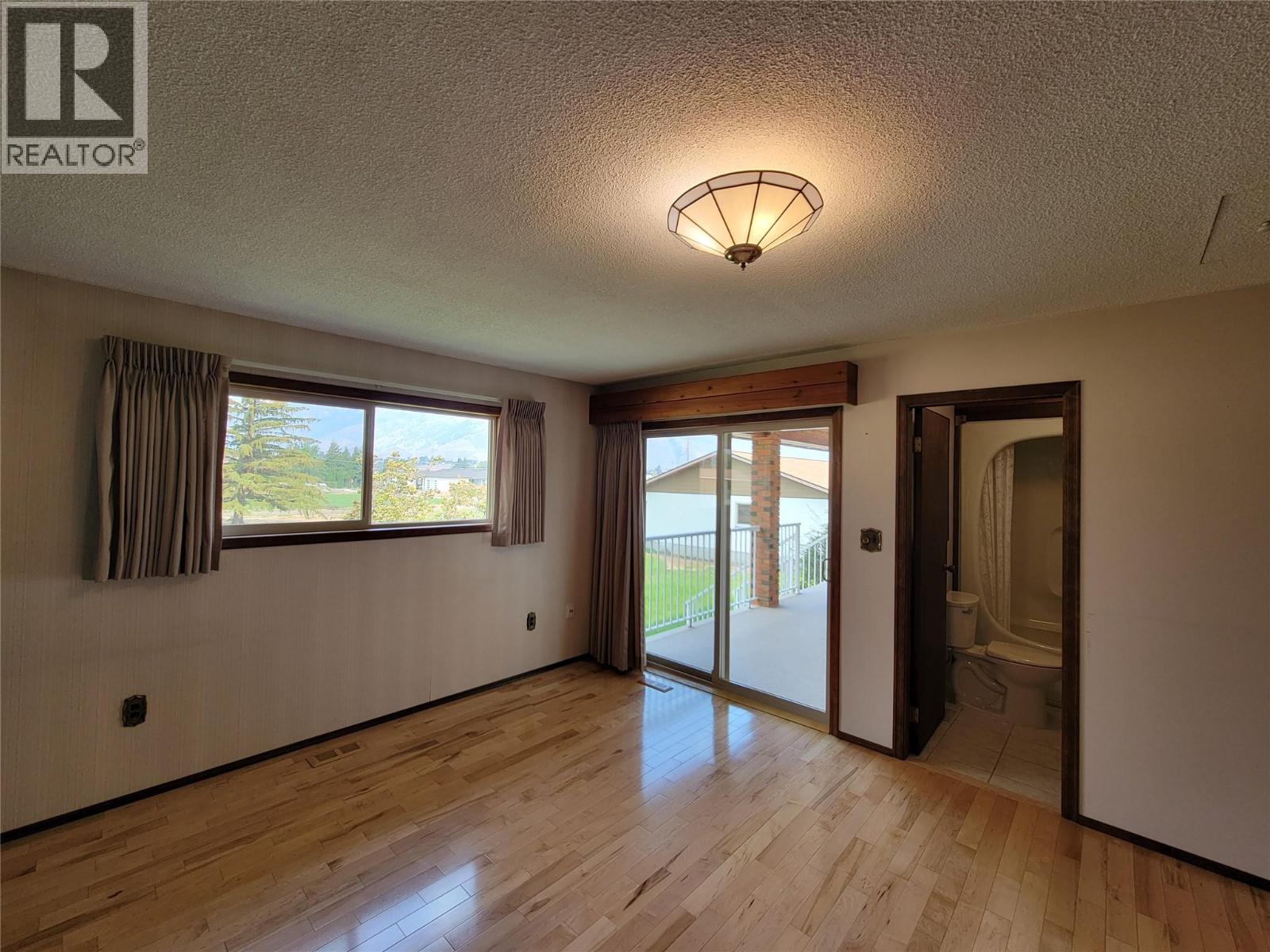 230 12th Avenue, Keremeos