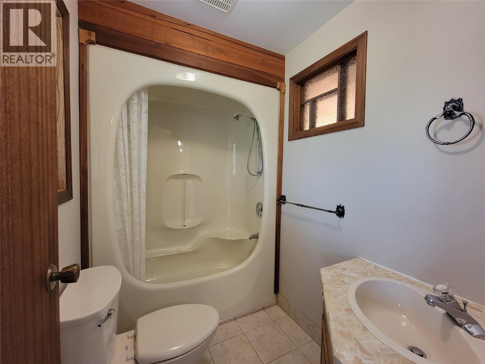 230 12th Avenue, Keremeos
