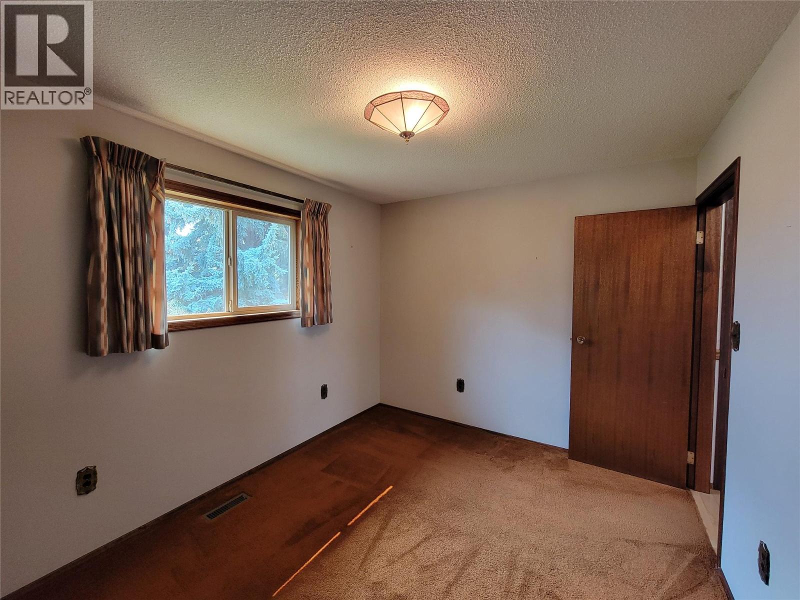 230 12th Avenue, Keremeos