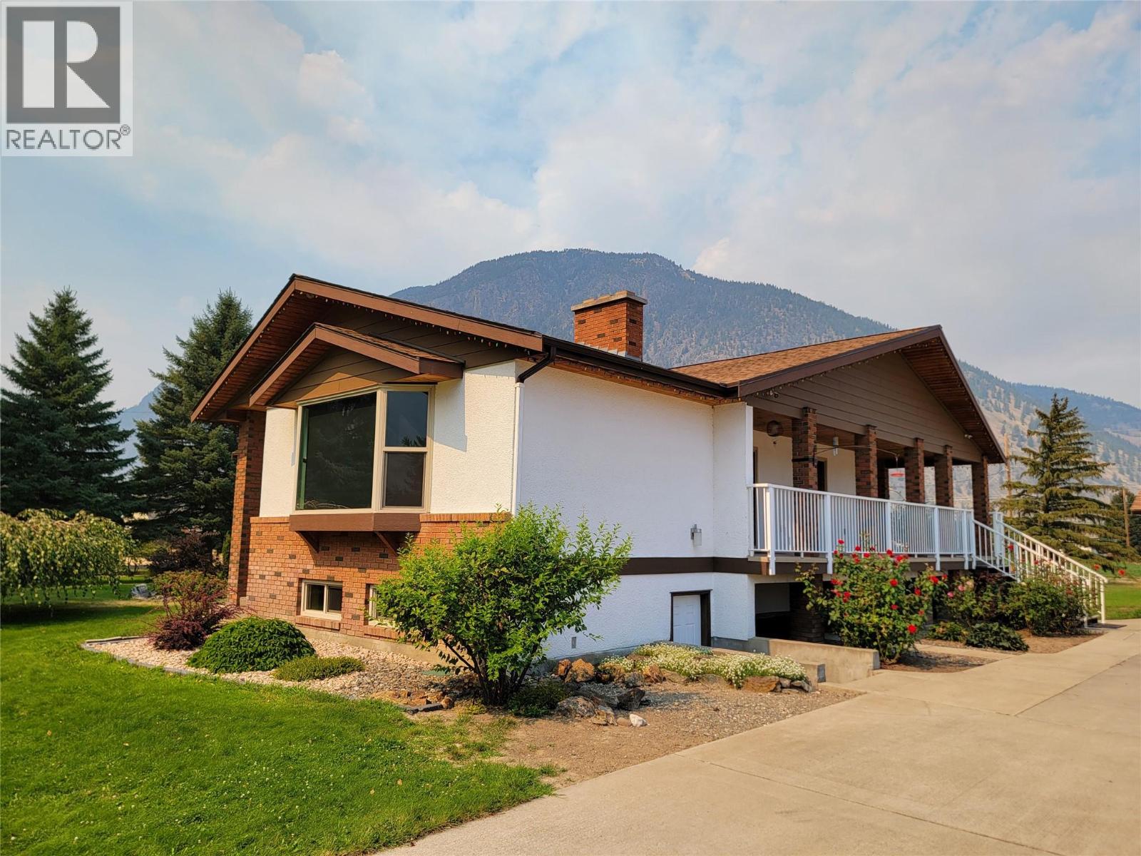 230 12th Avenue, Keremeos