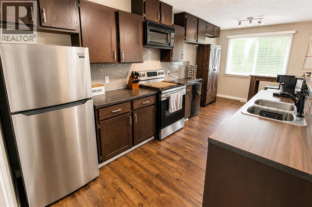 Listing photo – 63 MacKenzie Crescent, Red Deer