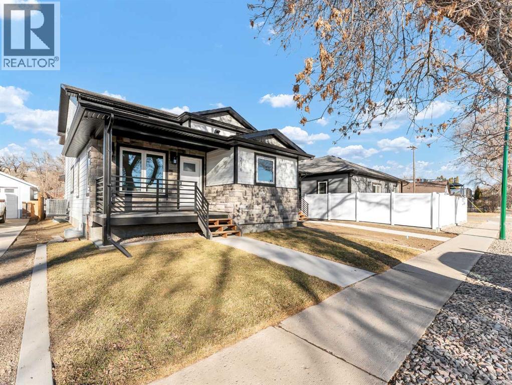 216 2 Street NW, Medicine Hat, Alberta, T1A6J5