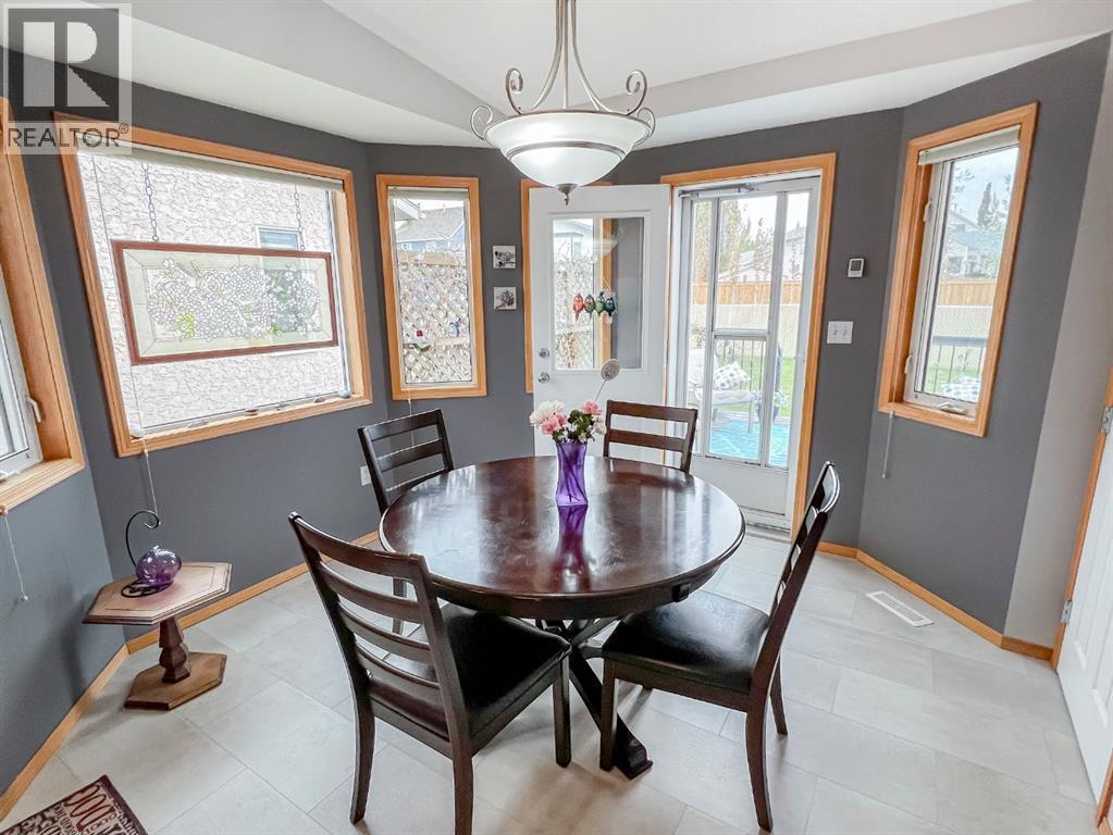 8932 105 Avenue - 10