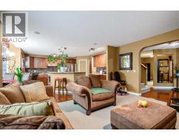 4pc Bathroom - 230 Shannon Square Sw, Calgary, AB T2Y4K2 Photo 11