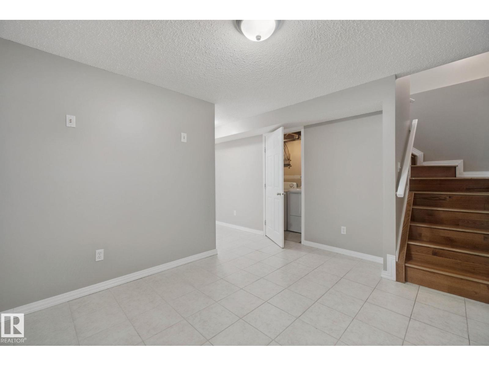 3104 32 AV NW - 34