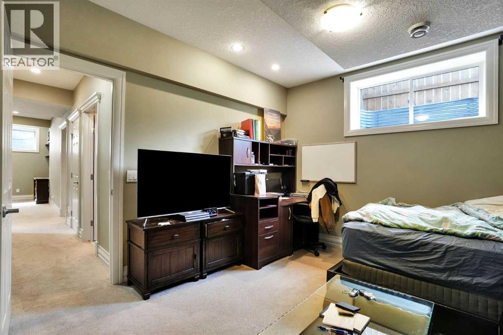 43 Strathlea Place SW - 42