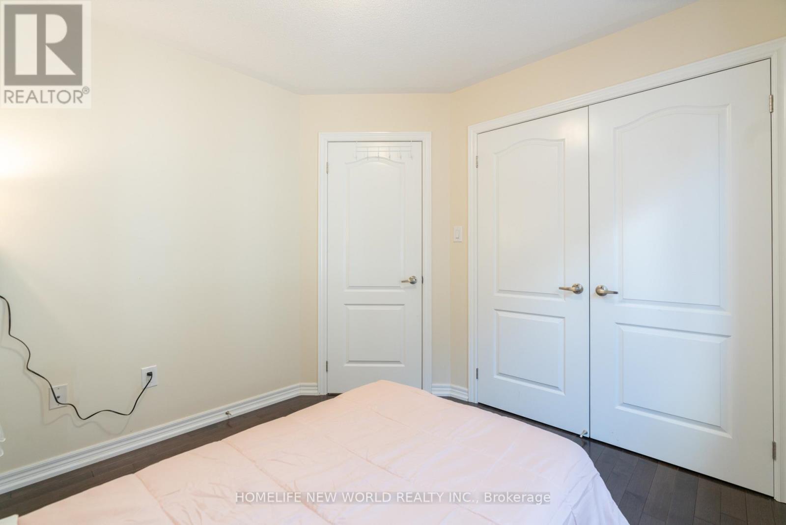 35 CINEMARK AVENUE - 32