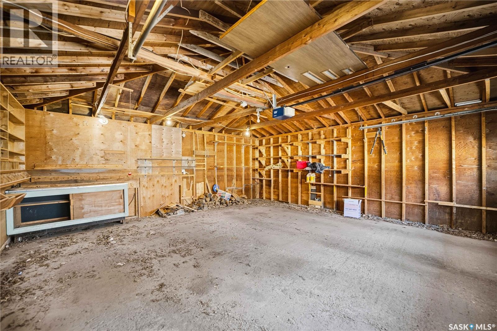 27 Ellison CRESCENT - 34