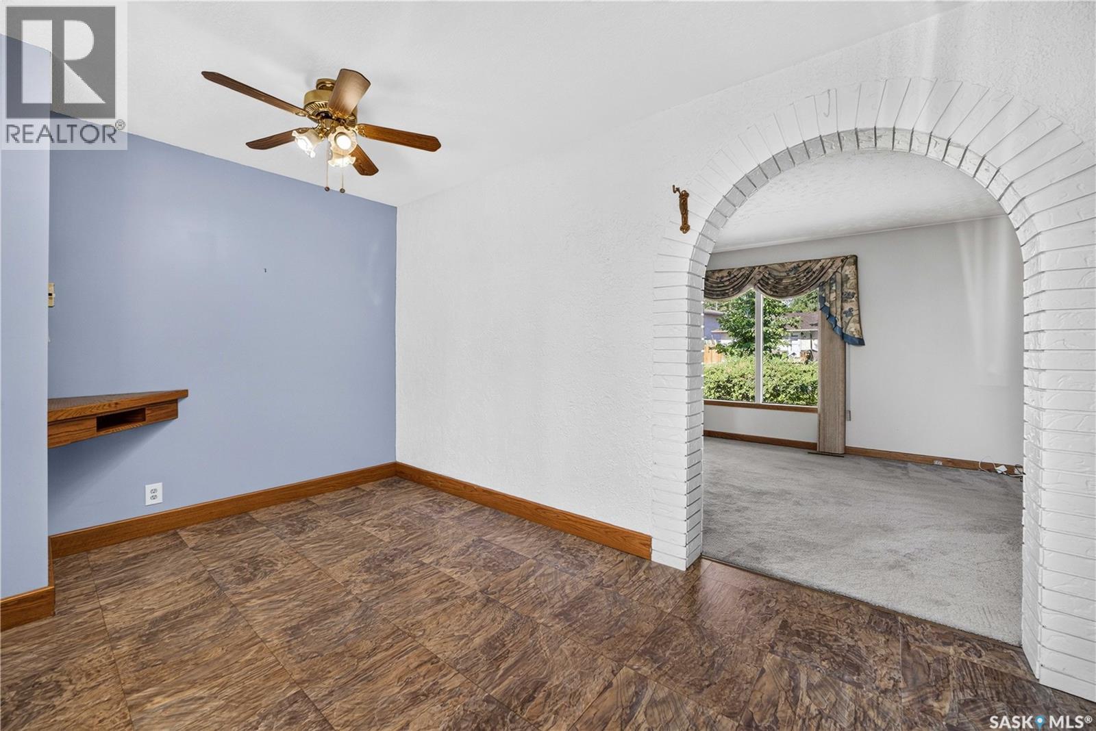 27 Ellison CRESCENT - 6