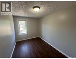 Bedroom - 821 6th Avenue Nw, Moose Jaw, SK S6H4A2 Photo 10