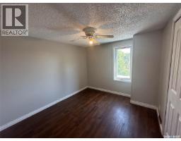 Laundry room - 821 6th Avenue Nw, Moose Jaw, SK S6H4A2 Photo 11