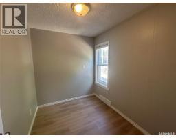 3pc Bathroom - 821 6th Avenue Nw, Moose Jaw, SK S6H4A2 Photo 12